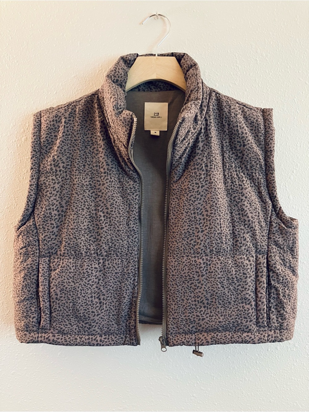 Thread & Supply Leopard Crop Quilted Puffer Vest Zip-Up Medium - Picture 4 of 11